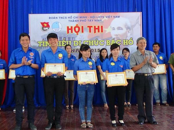 Đoàn viên, thanh niên thành phố Tây Ninh  tham gia hội thi “Tìm hiểu Di chúc Bác Hồ”
